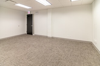 4415 W Harrison St, Hillside, IL à louer Photo intérieure- Image 2 de 4