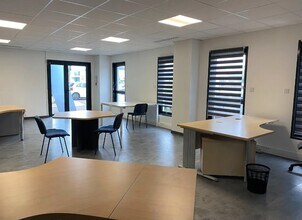 Office in Vénissieux for lease Interior Photo- Image 2 of 5