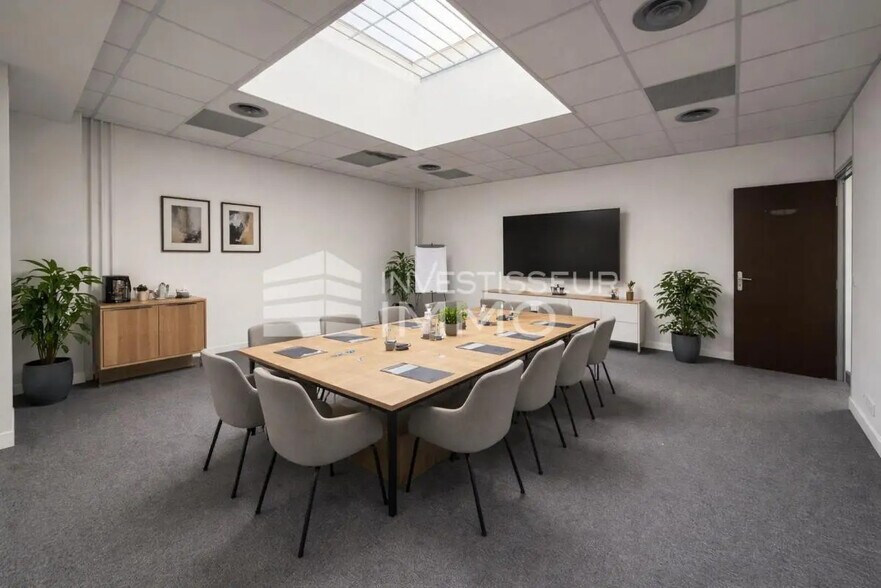 Office in Lognes for lease - Interior Photo - Image 1 of 6