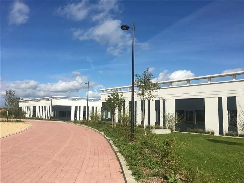 Bureau dans Élancourt à louer Photo du bâtiment- Image 1 de 6