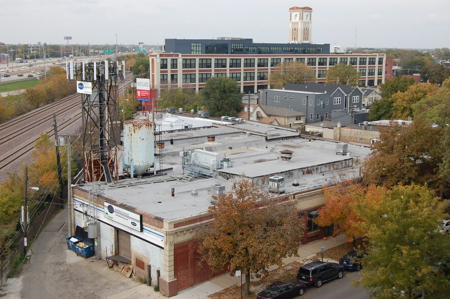 2700 N Campbell Ave, Chicago, IL à louer - Photo du bâtiment - Image 2 de 19