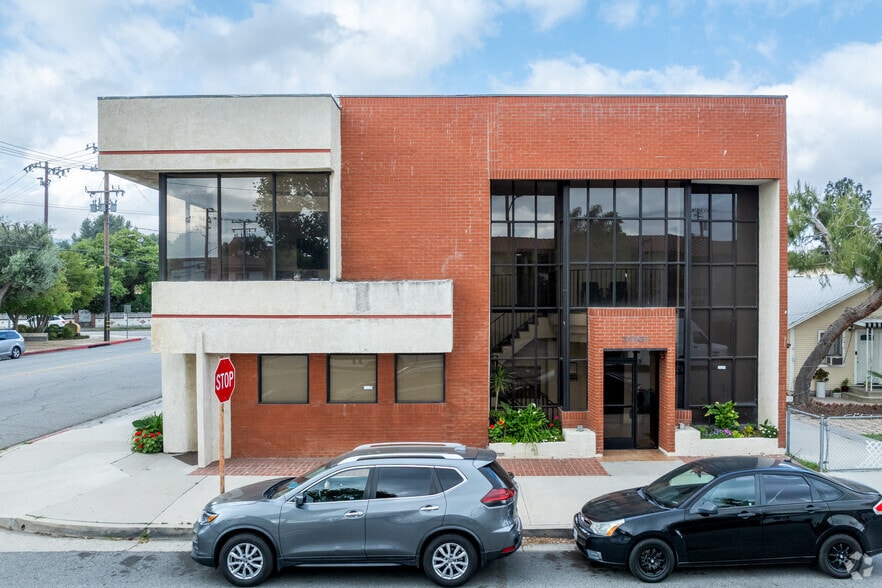 24303 Walnut St, Santa Clarita, CA à louer - Photo du bâtiment - Image 3 de 18