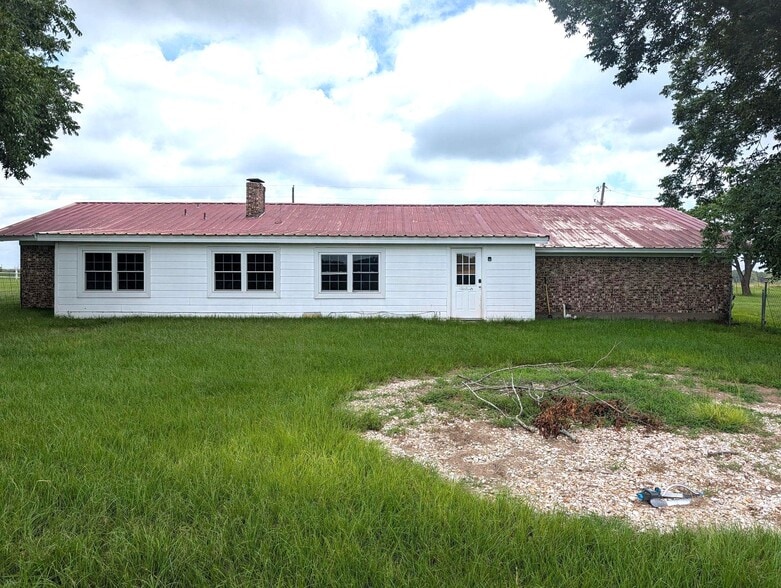 111 County Road 1150, Fairfield, TX à vendre - Photo du bâtiment - Image 2 de 6