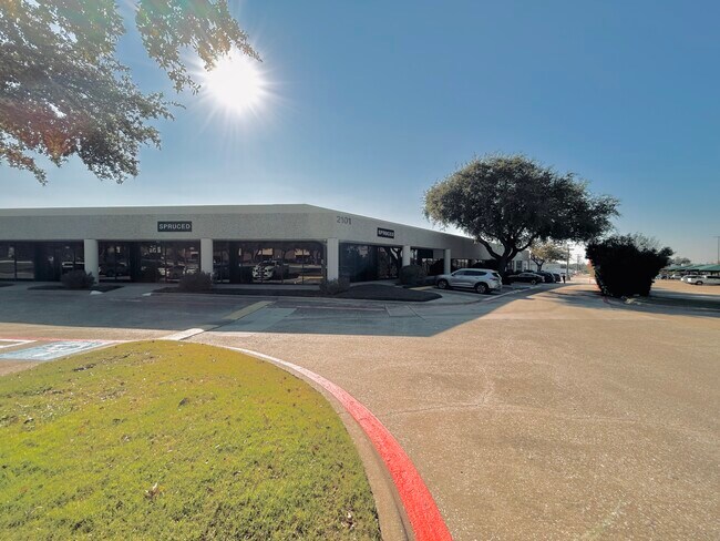 Plus de détails pour 2101 Midway Rd, Carrollton, TX - Local d'activités à louer