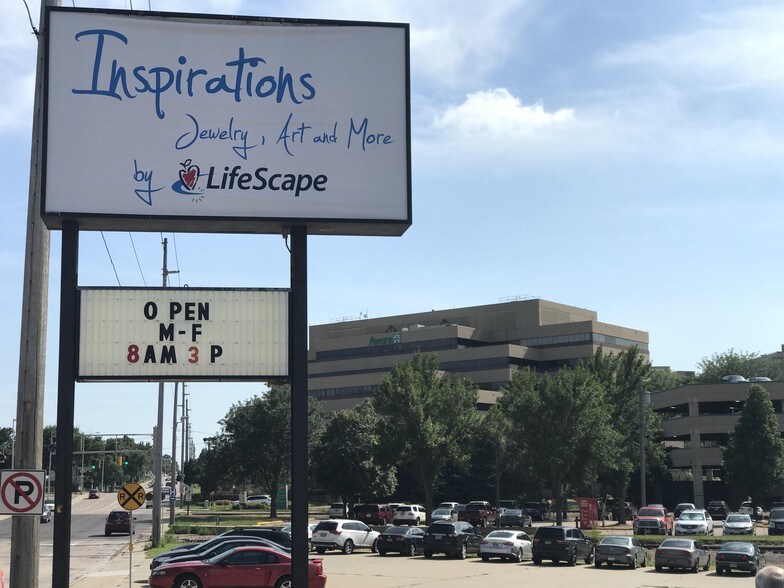 1103 S Cliff Ave, Sioux Falls, SD à louer - Photo du bâtiment - Image 3 de 10