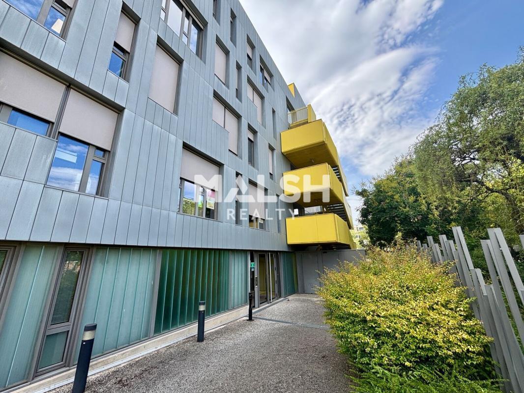 Office in Lyon for sale Building Photo- Image 1 of 11