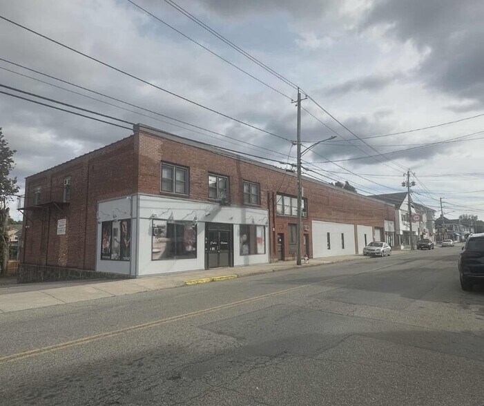 829 Robeson St, Fall River, MA à vendre - Photo du bâtiment - Image 2 de 3