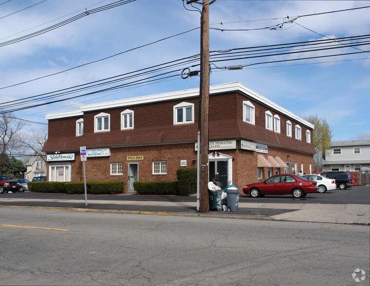 242 Washington Ave, Nutley, NJ à louer - Photo du bâtiment - Image 2 de 14