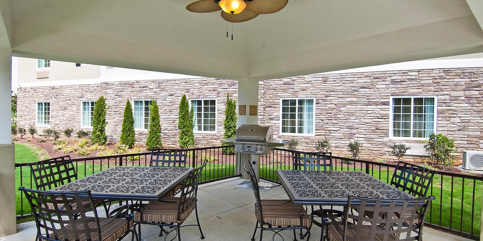 979 N Gloster St, Tupelo, MS for sale - Building Photo - Image 2 of 9