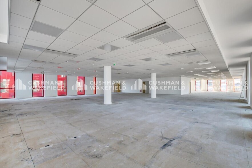 Office in Montigny-le-Bretonneux for lease - Interior Photo - Image 3 of 20