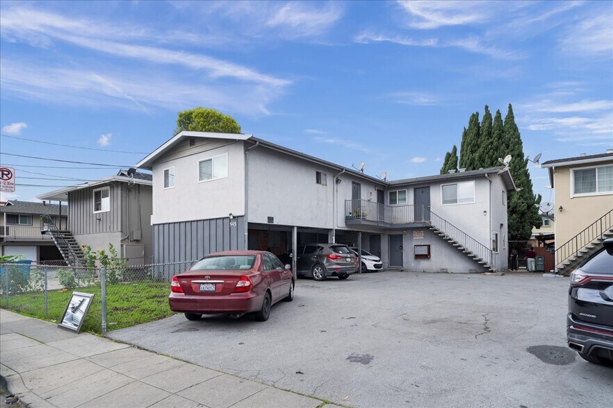 545 Hampshire Ave, Redwood City, CA à vendre - Photo du bâtiment - Image 3 de 20