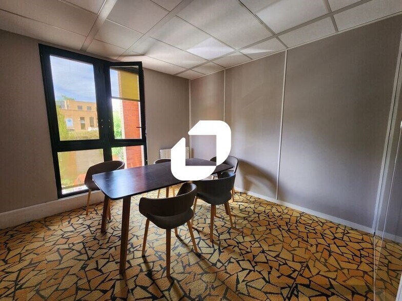 Office in Saint-Germain-en-Laye for lease - Interior Photo - Image 3 of 6