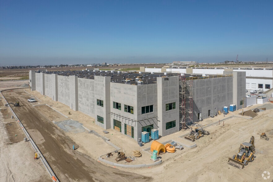 7707 Paseo de la Fuente, San Diego, CA for lease - Building Photo - Image 3 of 13