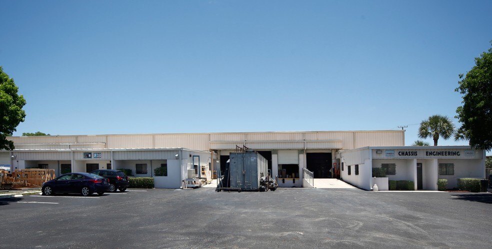 1500 Avenue R, Riviera Beach, FL à louer - Photo du bâtiment - Image 2 de 10