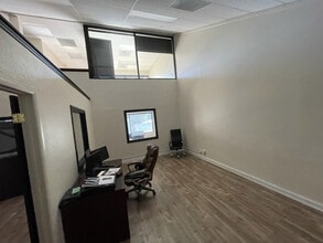 14930 Ventura Blvd, Sherman Oaks, CA for lease Interior Photo- Image 1 of 15
