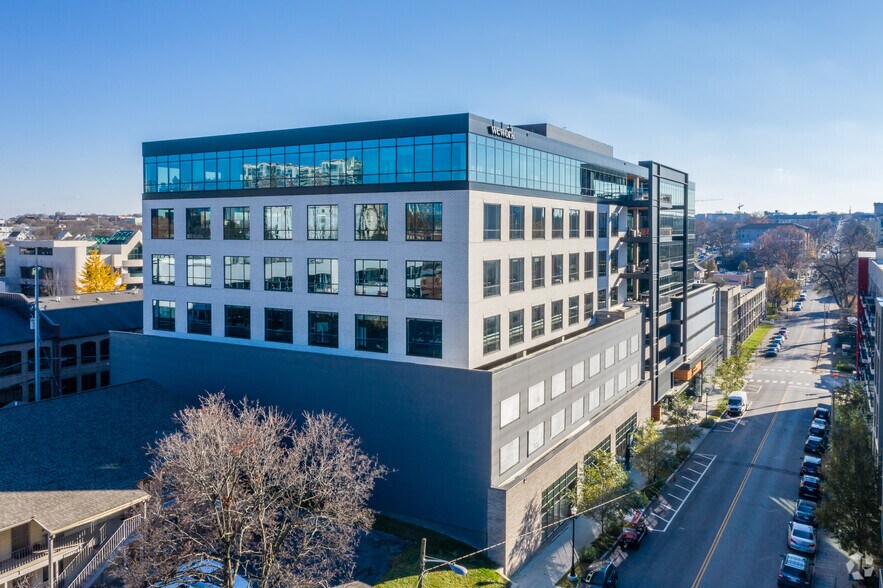 818 18th Ave S, Nashville, TN à louer - Photo du bâtiment - Image 2 de 15