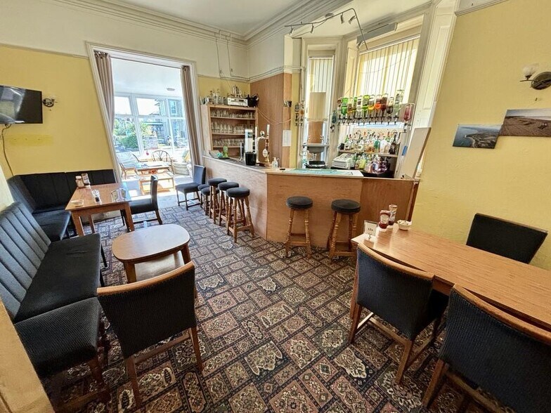 6 Hill St, Sandown à vendre - Photo du bâtiment - Image 3 de 18