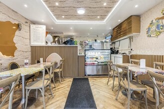 108 Turners Hl, Cheshunt for lease Interior Photo- Image 2 of 12