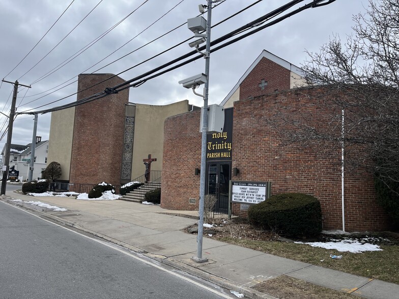 130 Jerusalem Ave, Hicksville, NY à louer - Photo du bâtiment - Image 1 de 3