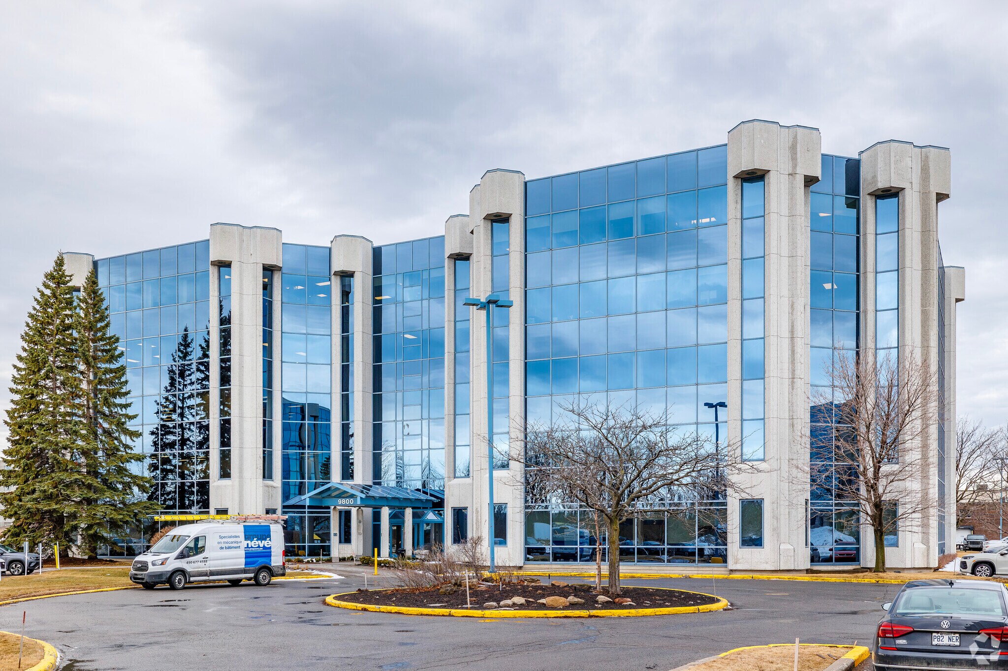9800 Boul Cavendish, Montréal, QC for sale Primary Photo- Image 1 of 1