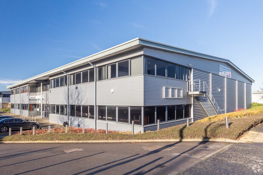 53 Bilton Way, Luton for lease - Primary Photo - Image 1 of 3