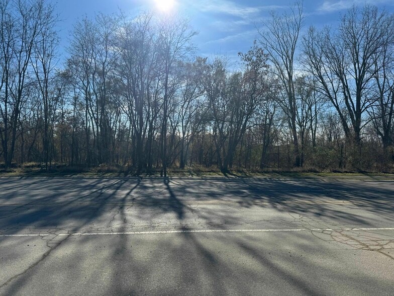 E Lakeville Rd, Oxford, MI for sale - Building Photo - Image 2 of 5