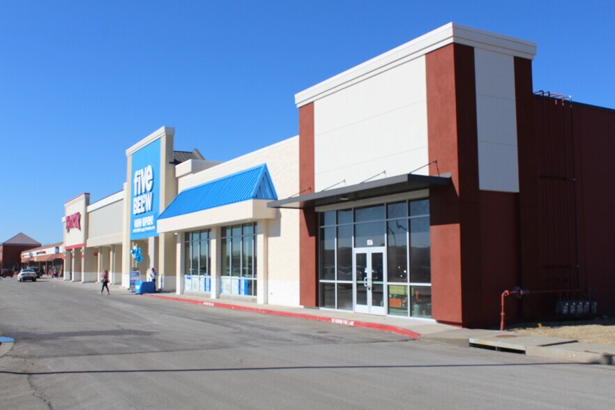 830 E Main St, Gardner, KS à louer - Photo du bâtiment - Image 2 de 7