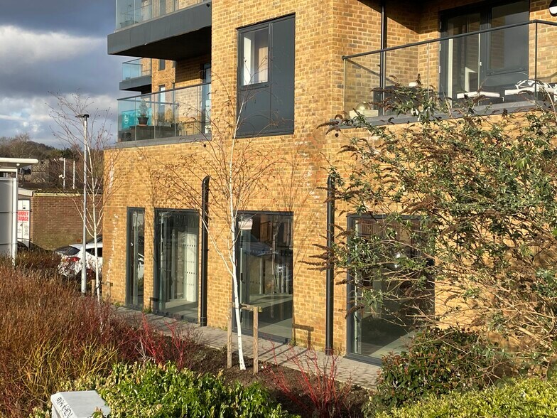 9 Leaden Hl, Coulsdon à louer - Photo du bâtiment - Image 2 de 6