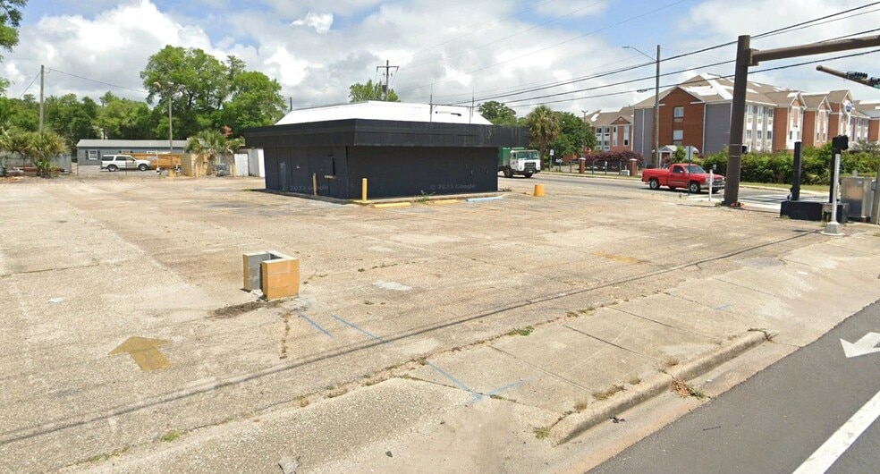 4010 Barrancas Ave, Pensacola, FL à vendre - Photo du bâtiment - Image 2 de 8