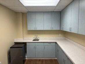 27 Hospital Ave, Danbury, CT for lease Interior Photo- Image 2 of 7
