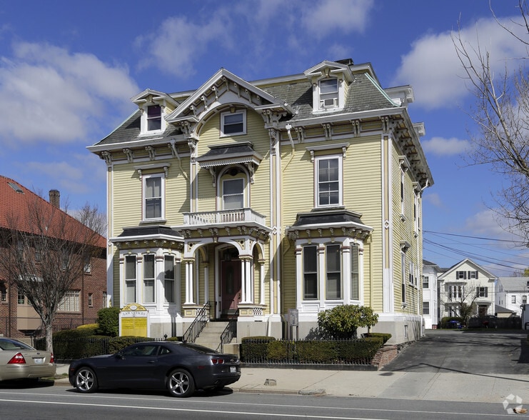 215 Broadway, Providence, RI à vendre - Photo principale - Image 1 de 31