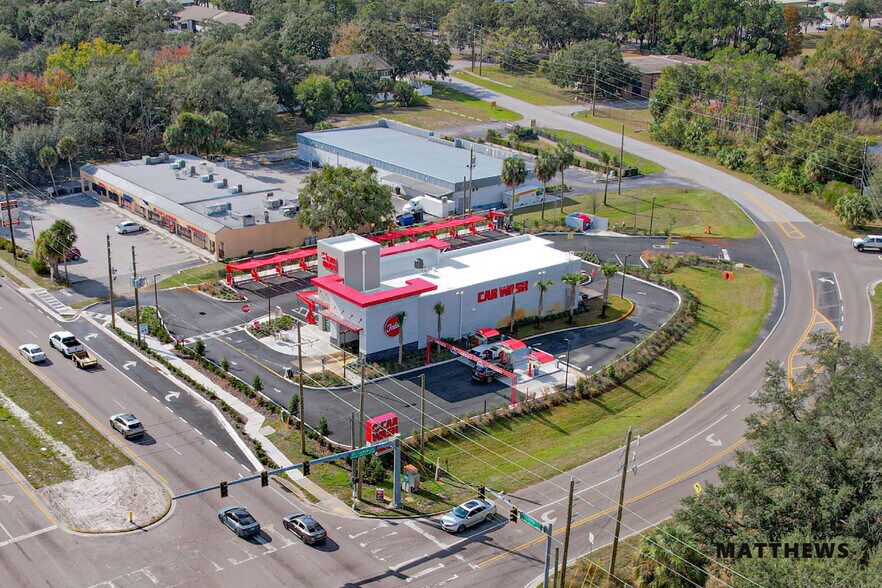 Jallo Car Wash Portfolio For Sale/Lease portefeuille de 2 propriétés à vendre sur LoopNet.ca - Photo principale - Image 1 de 4