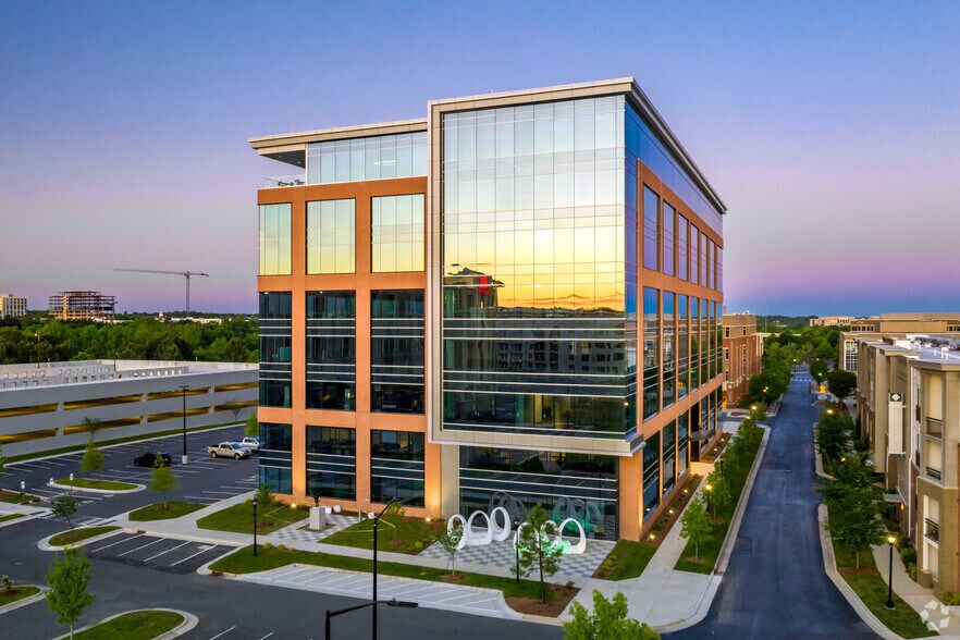 3540 toringdon Way, Charlotte, NC à louer - Photo du bâtiment - Image 3 de 19