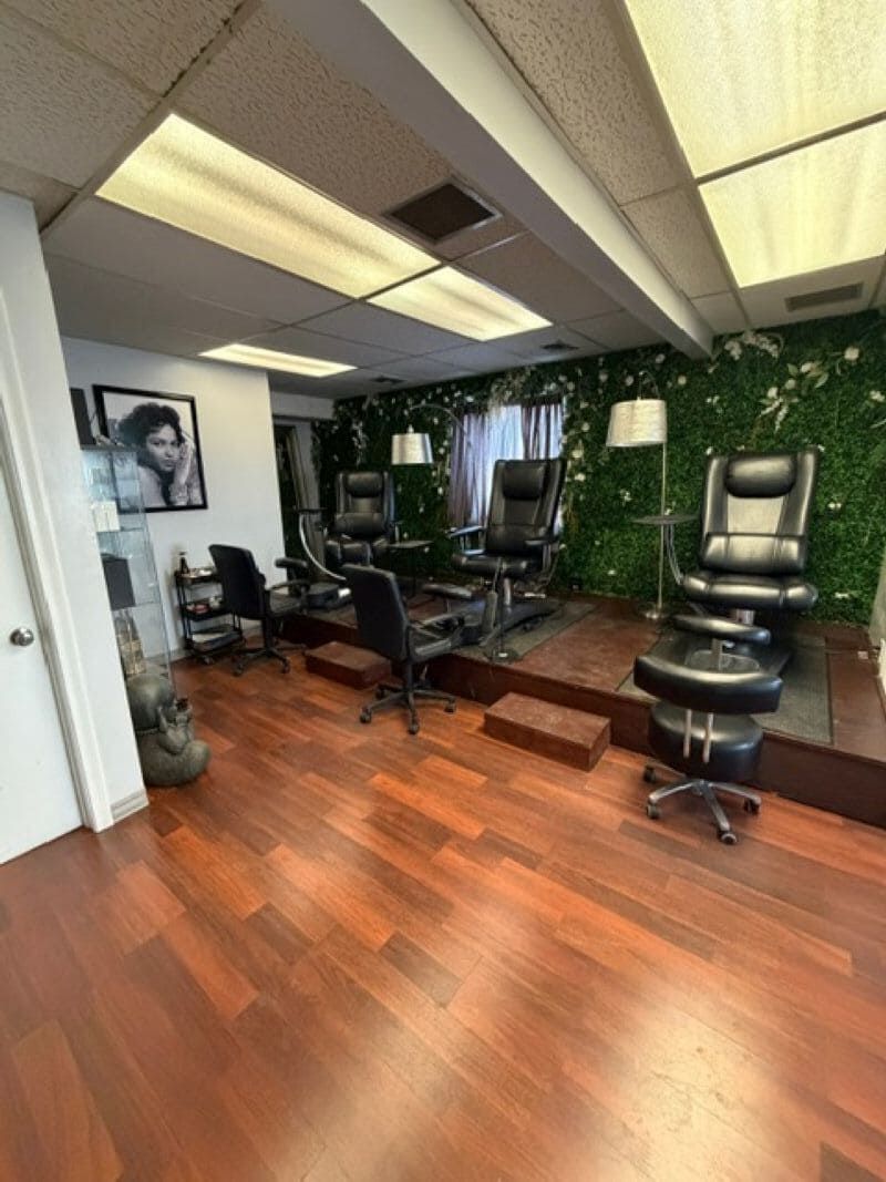 361 Park Rd, West Hartford, CT for lease Interior Photo- Image 1 of 7