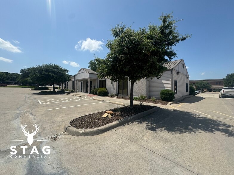 325 McKinney St, Denton, TX for lease - Building Photo - Image 3 of 9