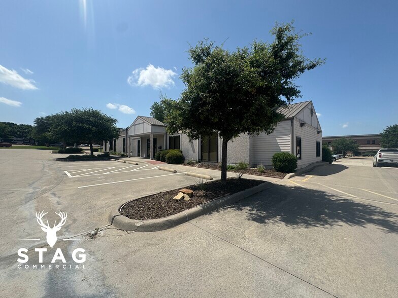 325 McKinney St, Denton, TX à louer - Photo du bâtiment - Image 3 de 9