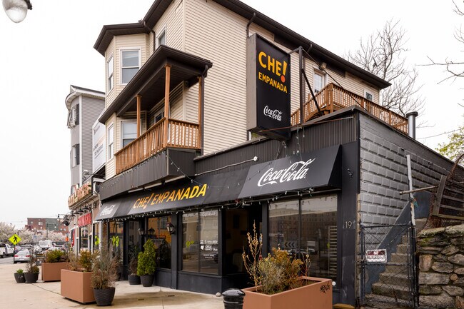 Plus de détails pour 19 Kelley Sq, Worcester, MA - Commerce de détail à vendre