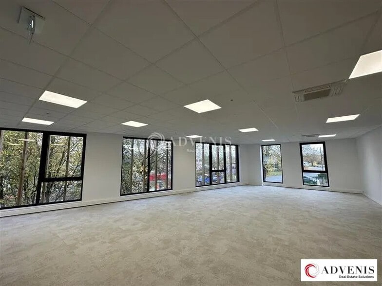 Office in Seclin for lease - Interior Photo - Image 1 of 7