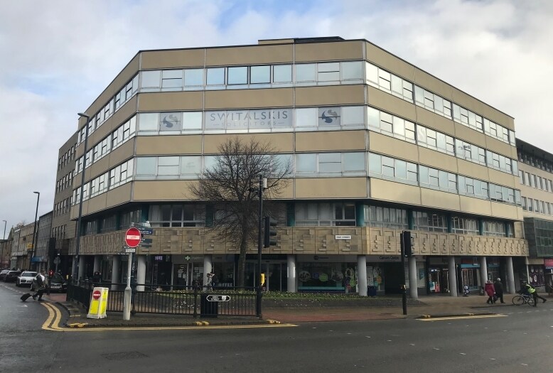Market Street, Huddersfield à louer - Photo du bâtiment - Image 2 de 7