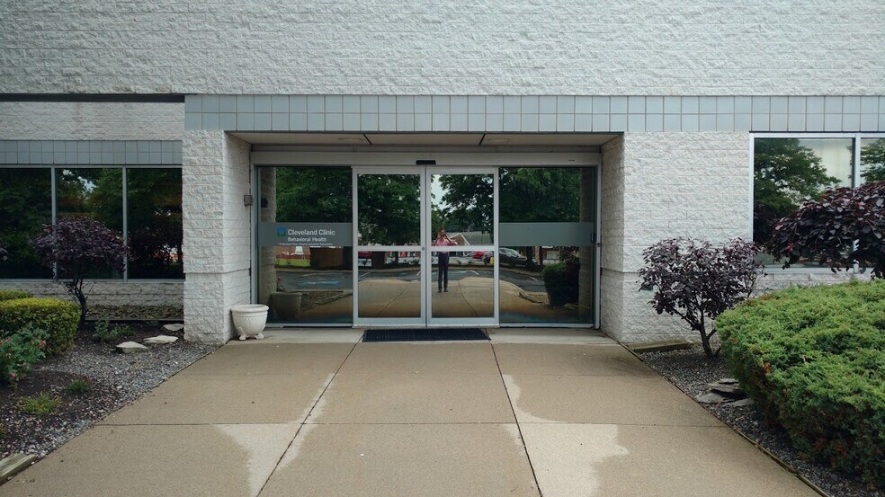 2785 Som Center Rd, Willoughby, OH for lease - Building Photo - Image 2 of 5
