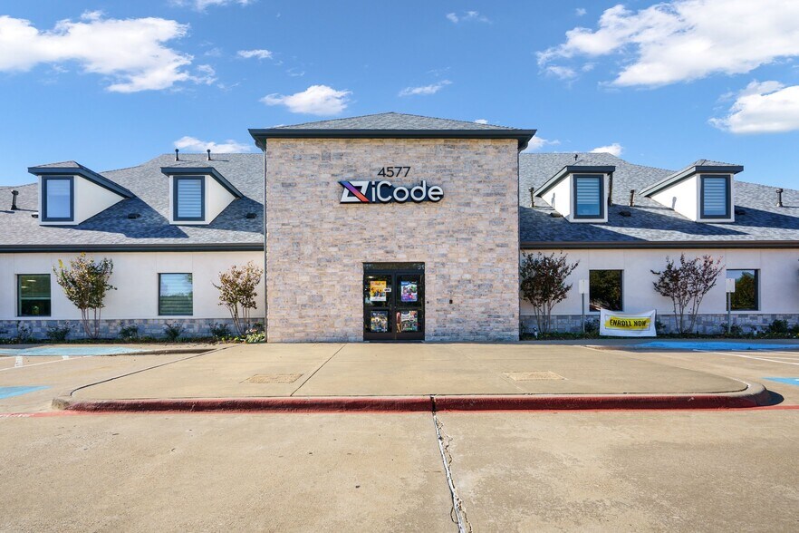 4577 Ohio Dr, Frisco, TX à louer - Photo du bâtiment - Image 2 de 24