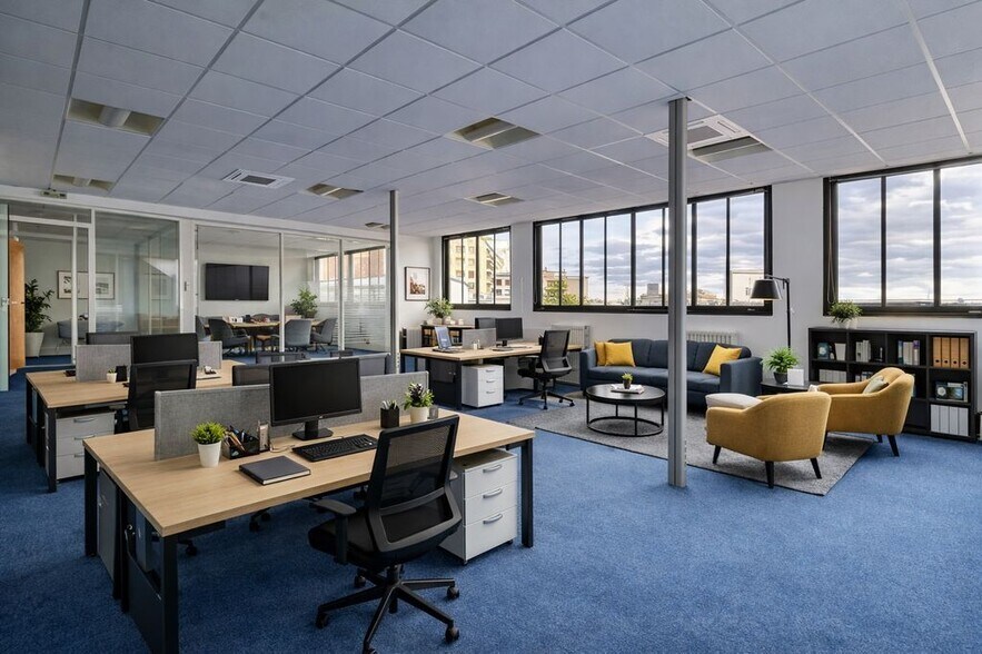 Office in Paris for lease - Building Photo - Image 1 of 6