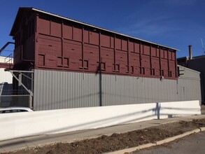 215-221 N Ojai St, Santa Paula, CA à louer Photo du bâtiment- Image 2 de 13