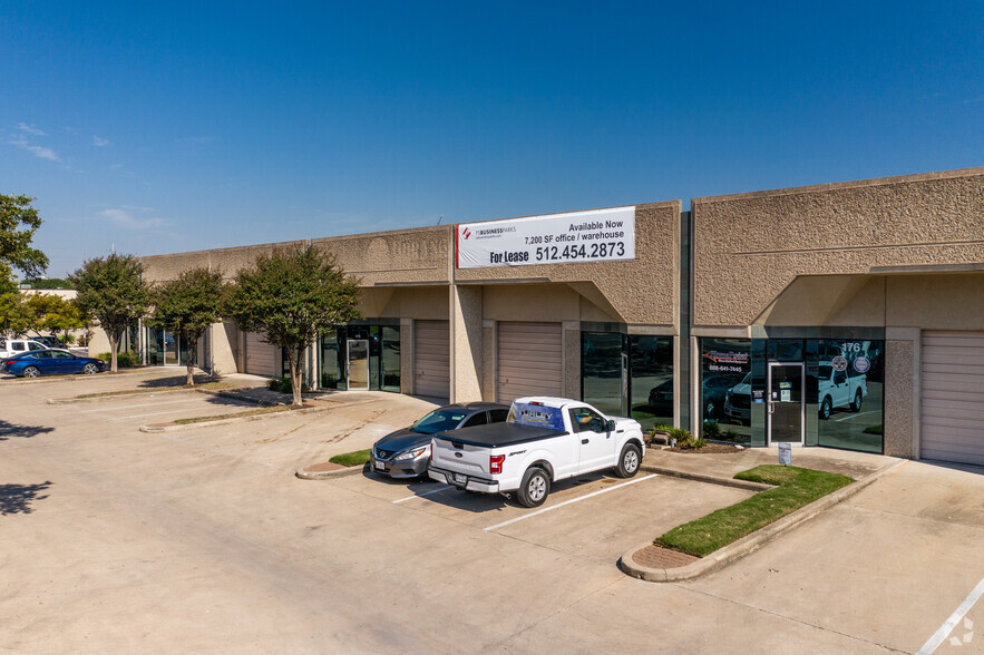 10200-10212 Metropolitan Dr, Austin, TX for lease - Building Photo - Image 2 of 6