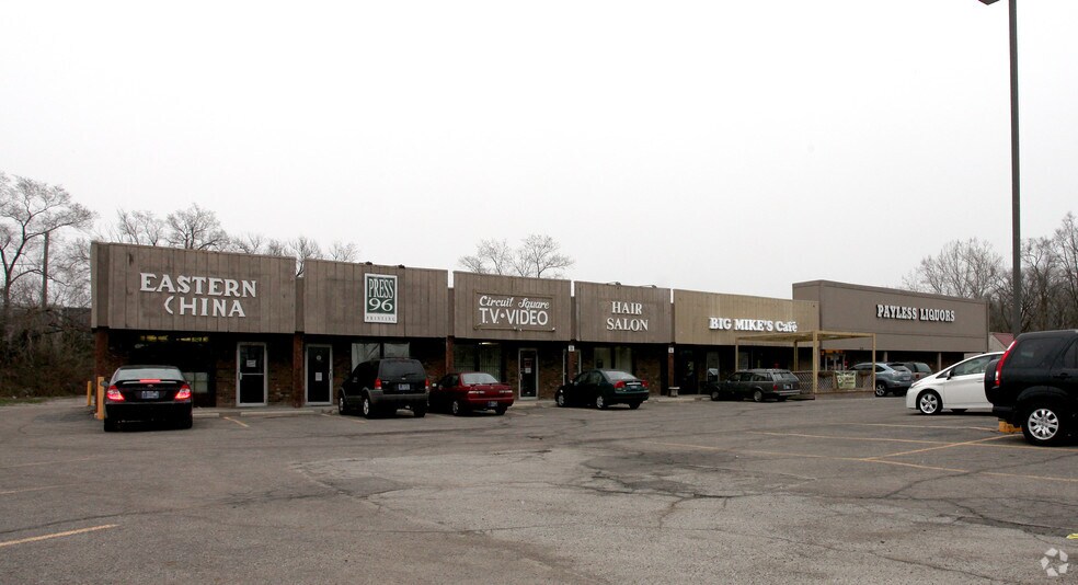 9613 N College Ave, Indianapolis, IN à louer - Photo du bâtiment - Image 2 de 3