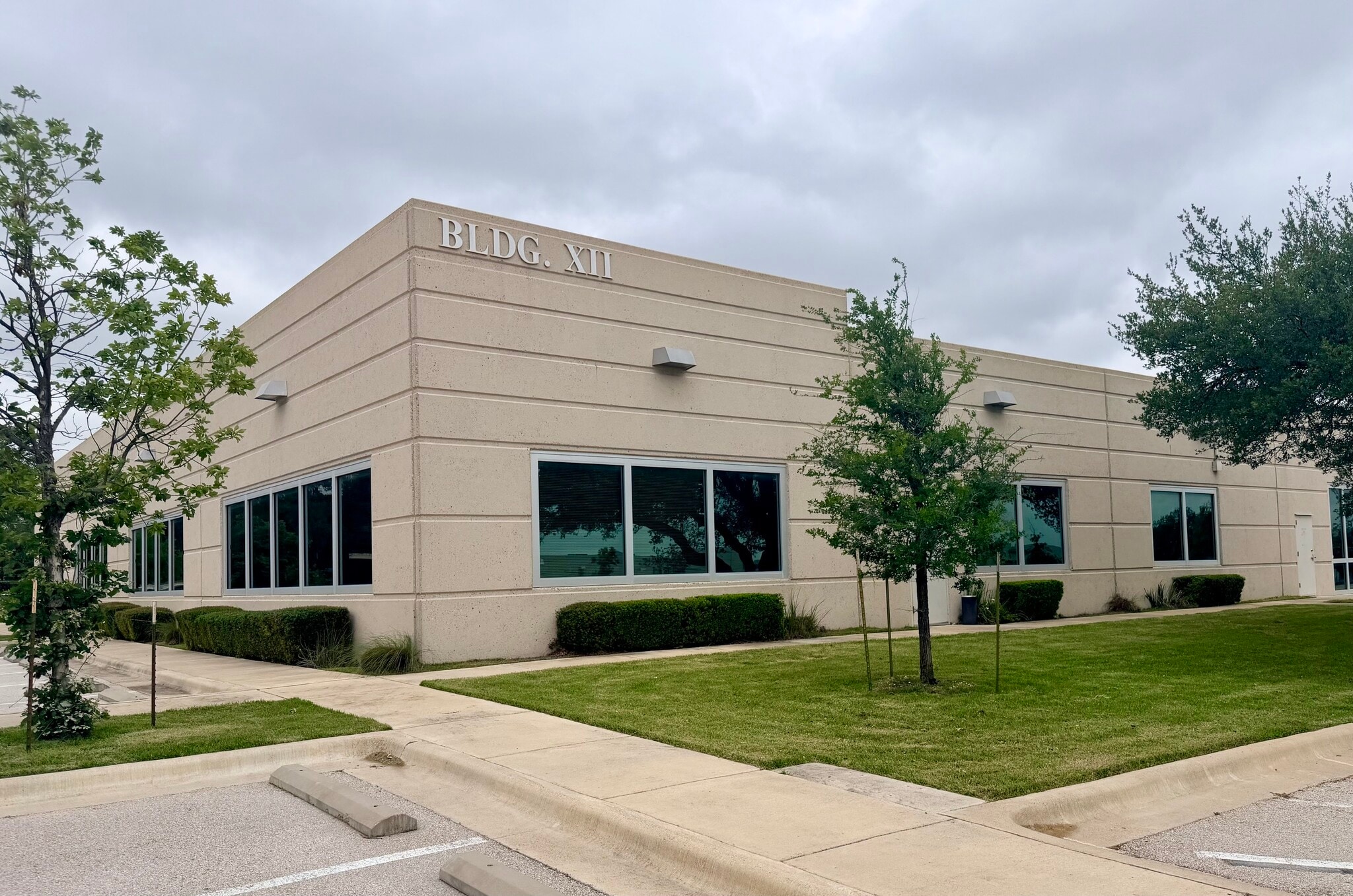1706 E New Hope Dr, Cedar Park, TX for lease Building Photo- Image 1 of 8
