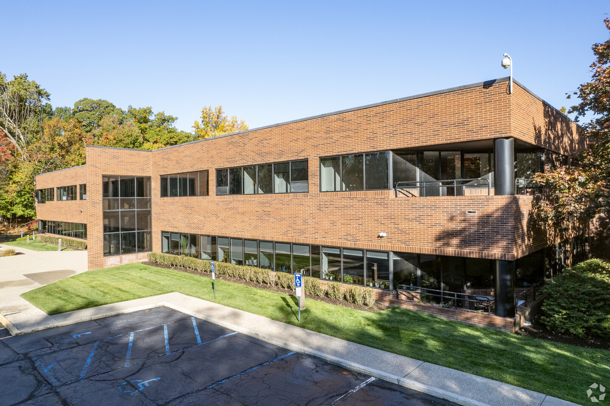 28 W Grand Ave, Montvale, NJ à louer Photo principale- Image 1 de 16