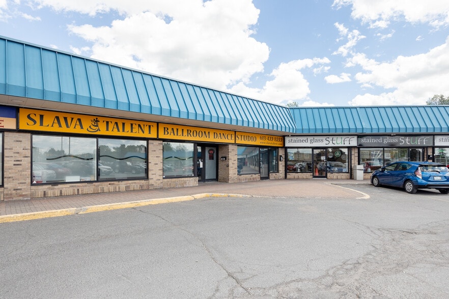 2190-2194 Robertson Rd, Ottawa, ON for lease - Building Photo - Image 3 of 7