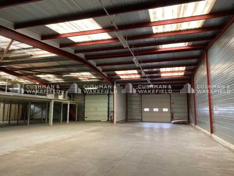 Flex in Geispolsheim for lease - Interior Photo - Image 2 of 9