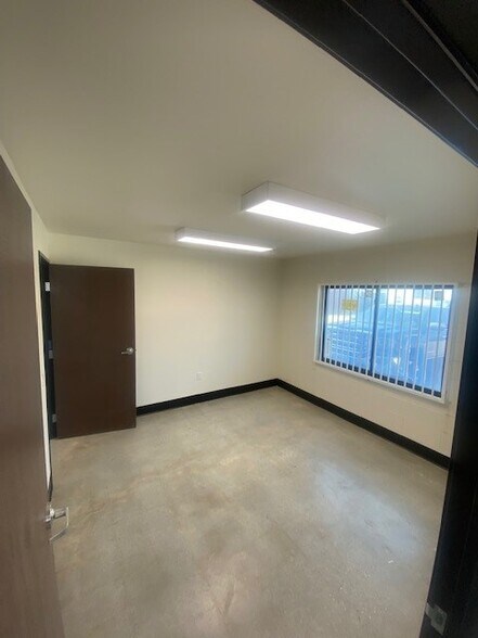 8030 Freestone Ave, Santa Fe Springs, CA for lease - Building Photo - Image 3 of 10